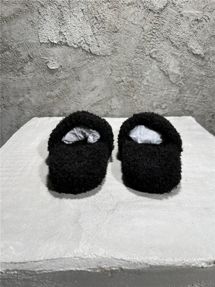 BLCG SLIPPERS