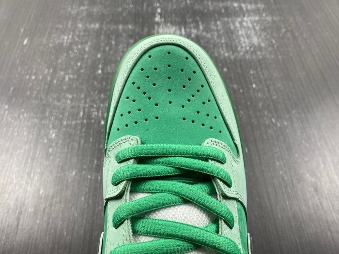 Concepts x TIFFANY CO. x Nike SB Dunk Low  BV1310-303