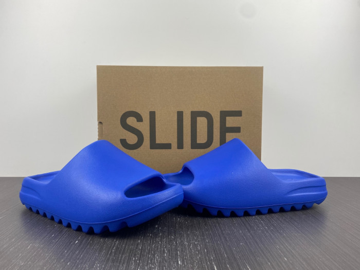 YEEZY SLIDE