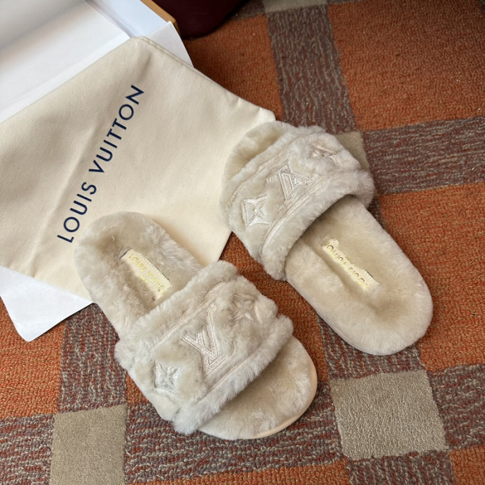 LV SLIPPERS