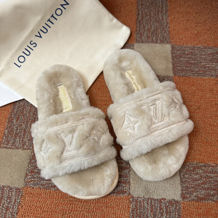 LV SLIPPERS