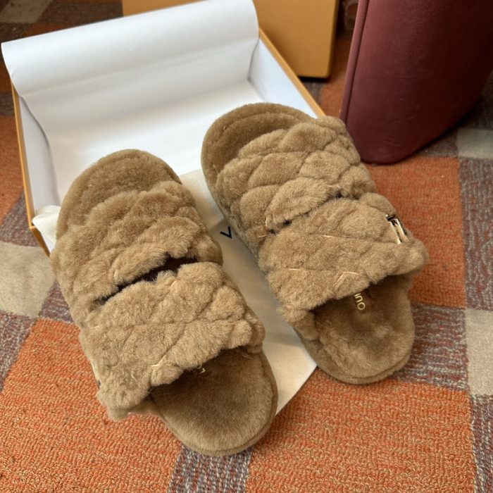LV SLIPPERS