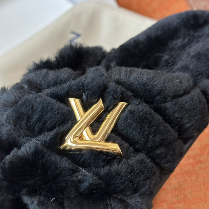 LV SLIPPERS