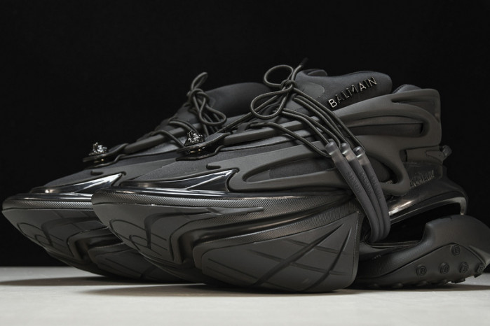 Balmain Sneakers FOR04