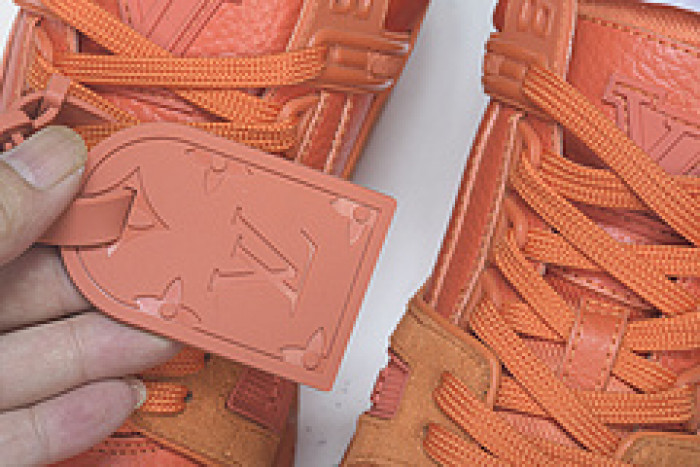 LV SNEAKER LOW YEE-012