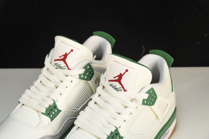 Nike SB x Air Jordan 4 “Pine Green” DR5415-103