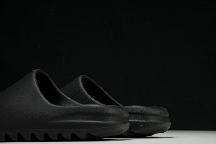 Yeezy Slide Onyx HQ6448