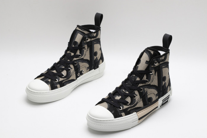 D10R B23 Oblique High Top Sneaker
