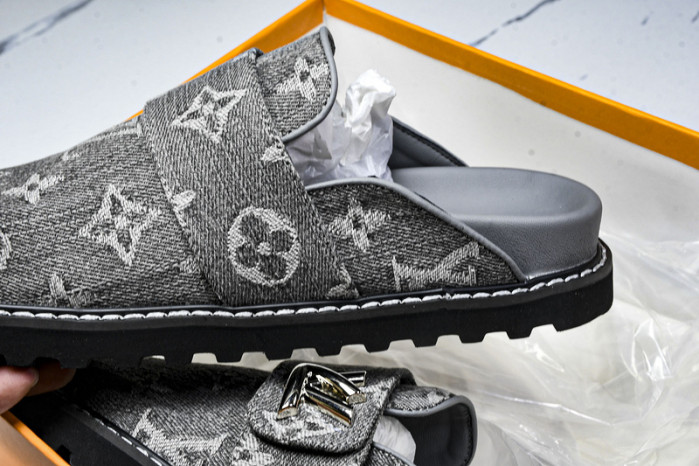 LV SLIPPERS