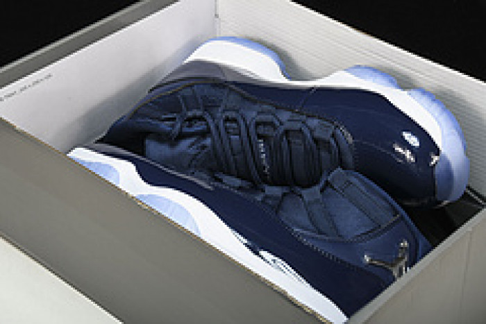 Air Jordan 11 378037-441