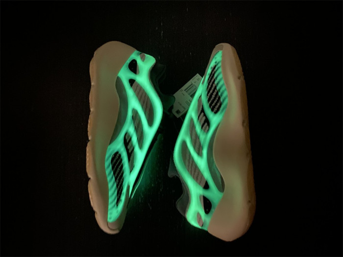 ADIDAS YEEZY 700 V3 Fade ID1674