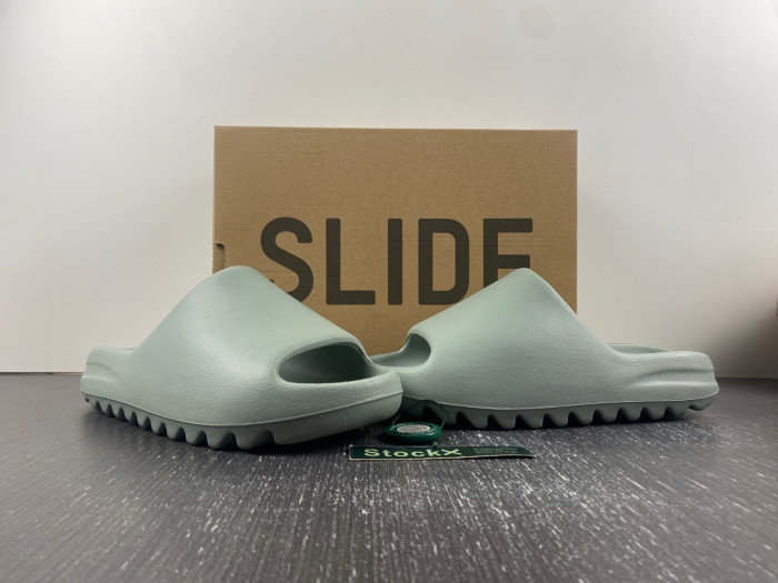 YEEZY SLIDE ID5480