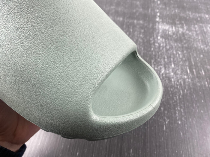 YEEZY SLIDE ID5480