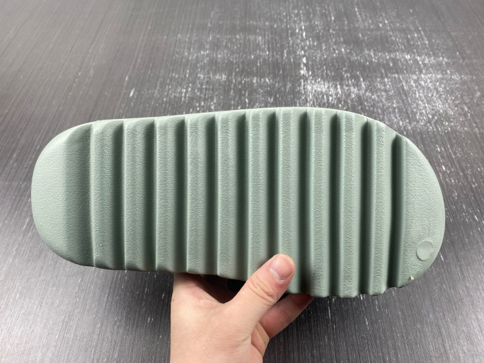 YEEZY SLIDE ID5480