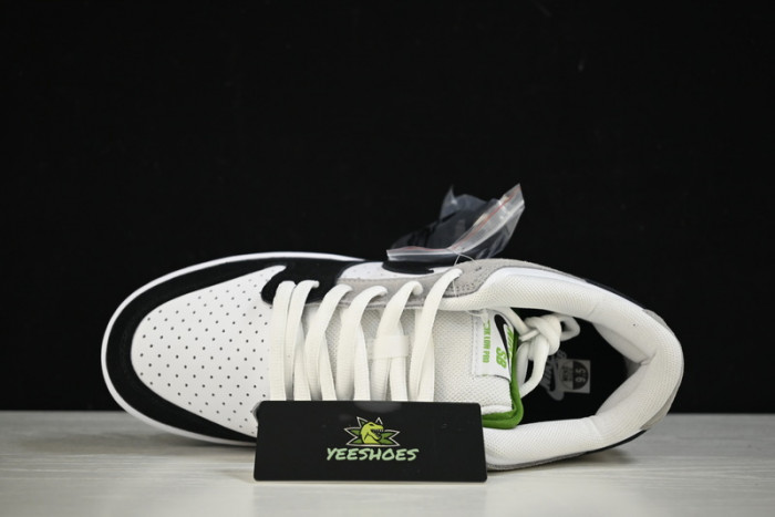 NIKE DUNK LOW GREY AND WHITE