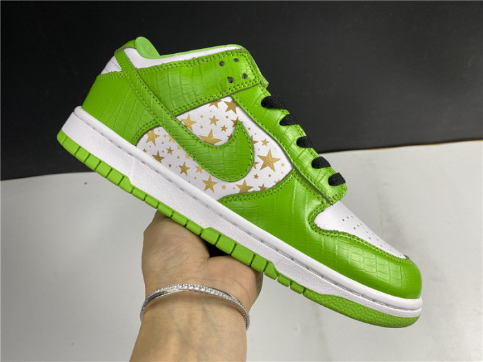 Nike SB Dunk Low Supreme Stars Mean Green (2021) DH3228-101