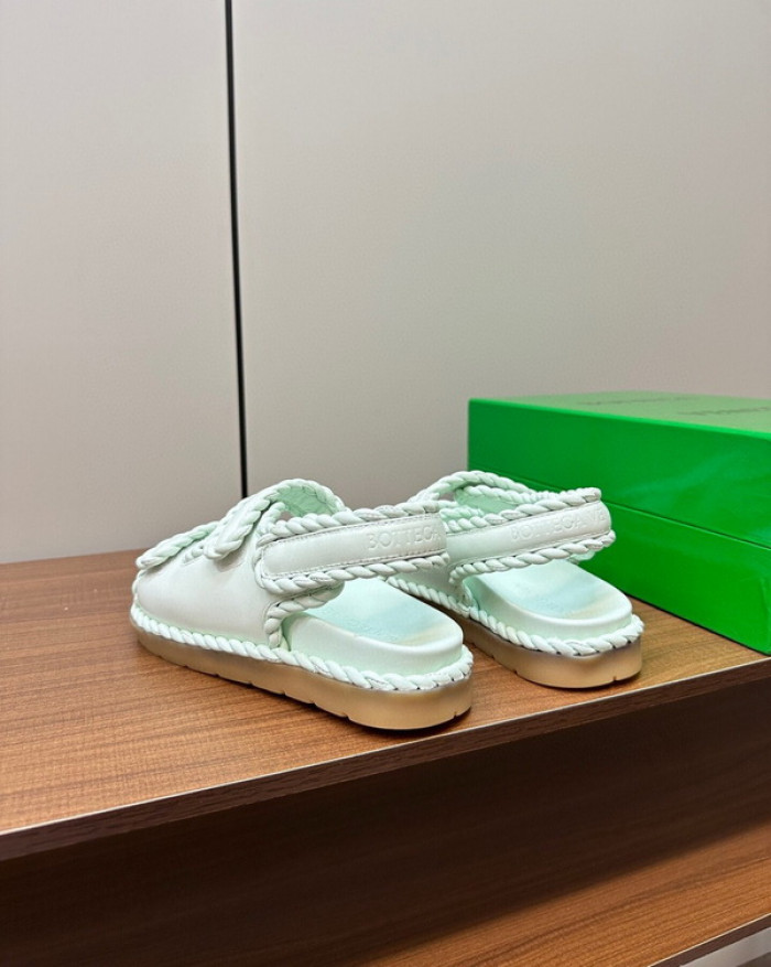 B0TTEGA VENETA SLIDES