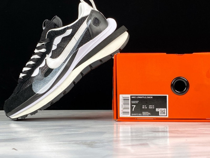 Sacai X NIKe regasus vaporrly SP BV0073-001