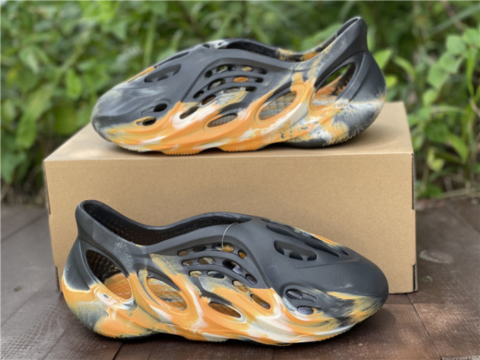 Adidas Yeezy Foam RNNR MXT Moon