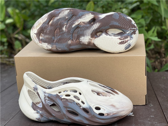 Adidas Yeezy Foam RNNR MXT Moon