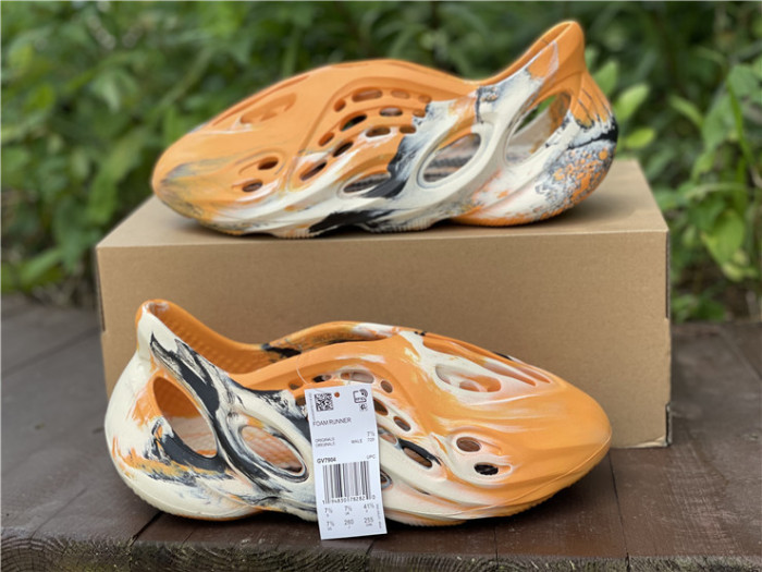 Adidas Yeezy Foam RNNR MXT Moon