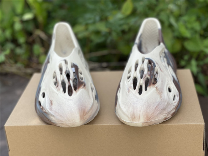 Adidas Yeezy Foam RNNR MXT Moon