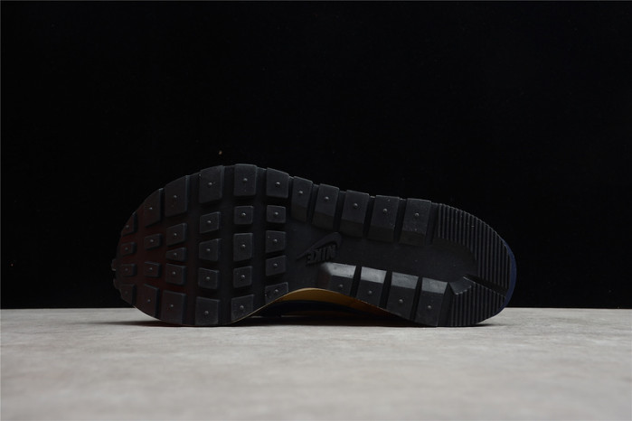 Sacai x Jean Paul Gaultier x Nk VaporWaffle DH9186-200